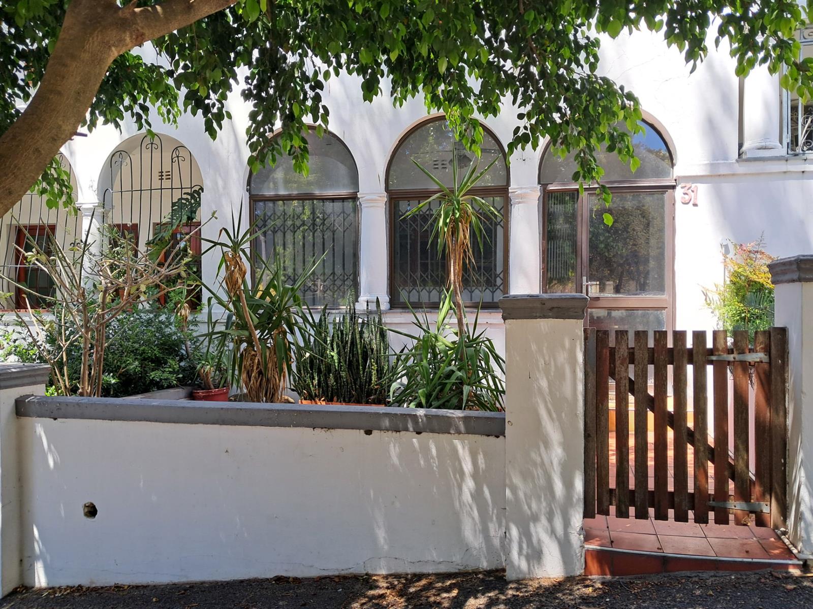 Quaint, Fixer Upper, AirBnB Friendly Cottage For Sale in Zonnebloem