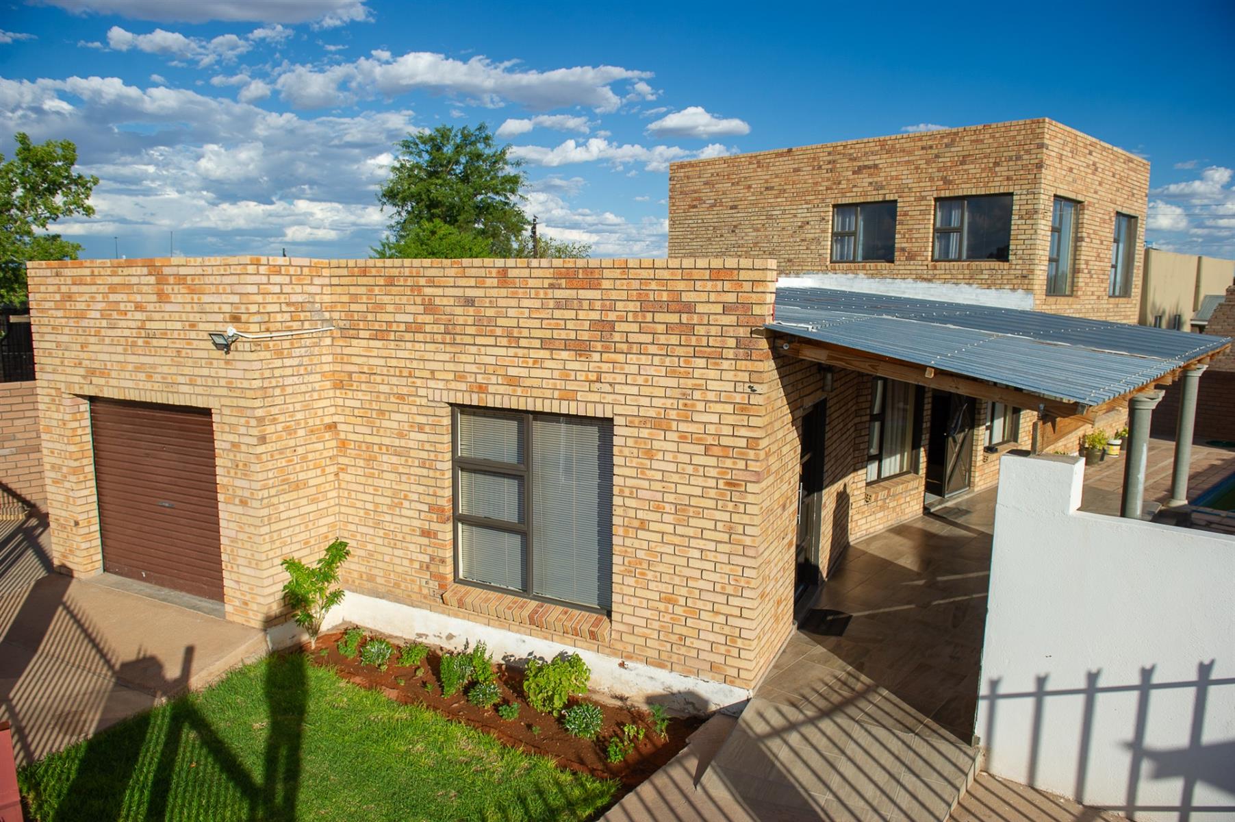 Elegant 4-Bedroom Family Haven with Pool in Upington