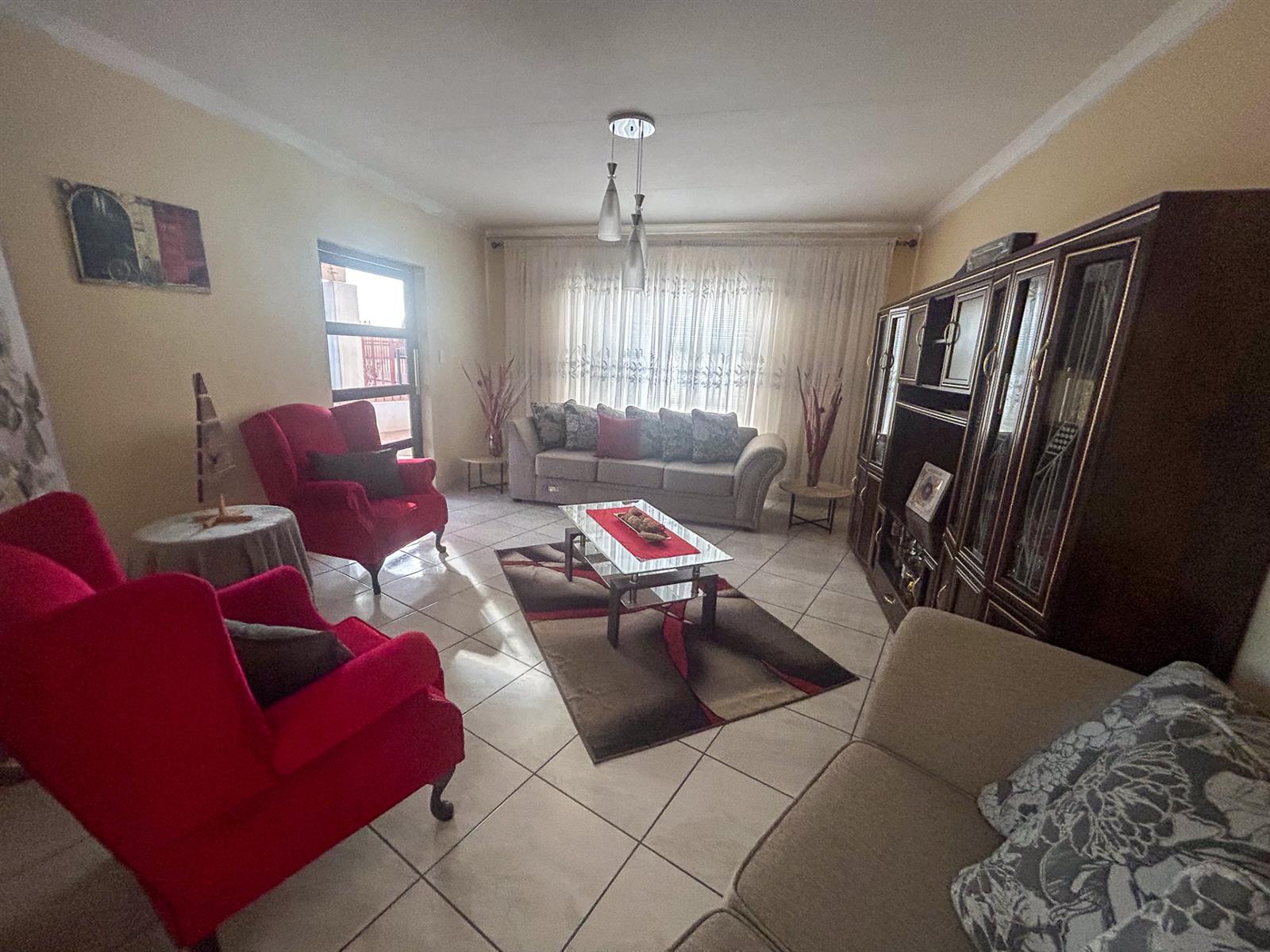 Elegant 4-Bedroom Family Haven with Pool in Upington