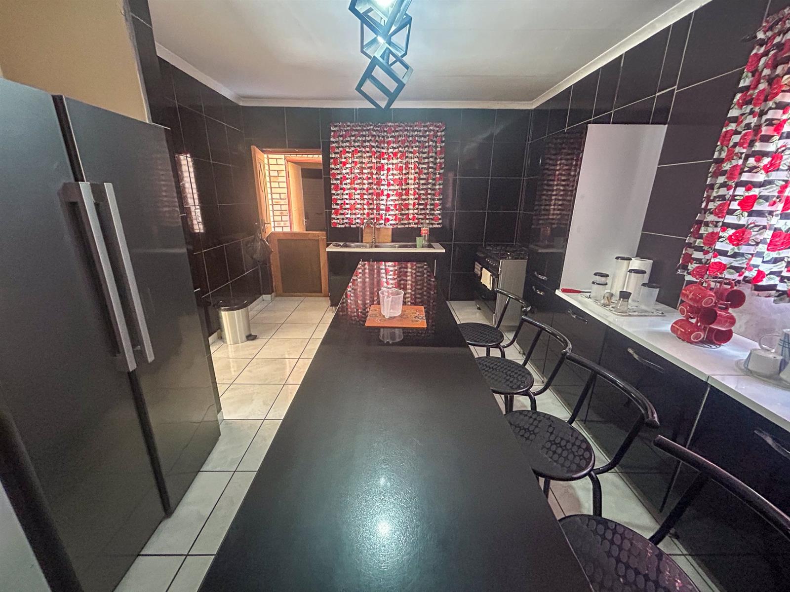 Elegant 4-Bedroom Family Haven with Pool in Upington