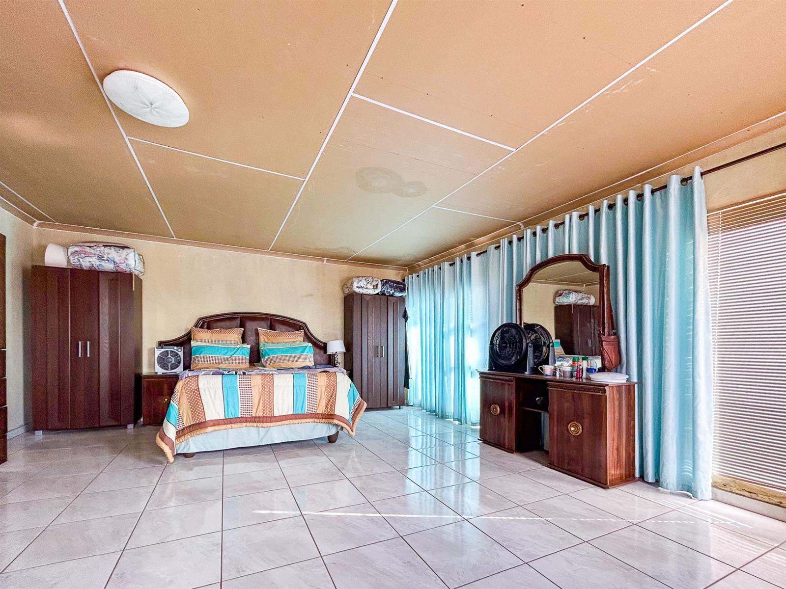 Elegant 4-Bedroom Family Haven with Pool in Upington