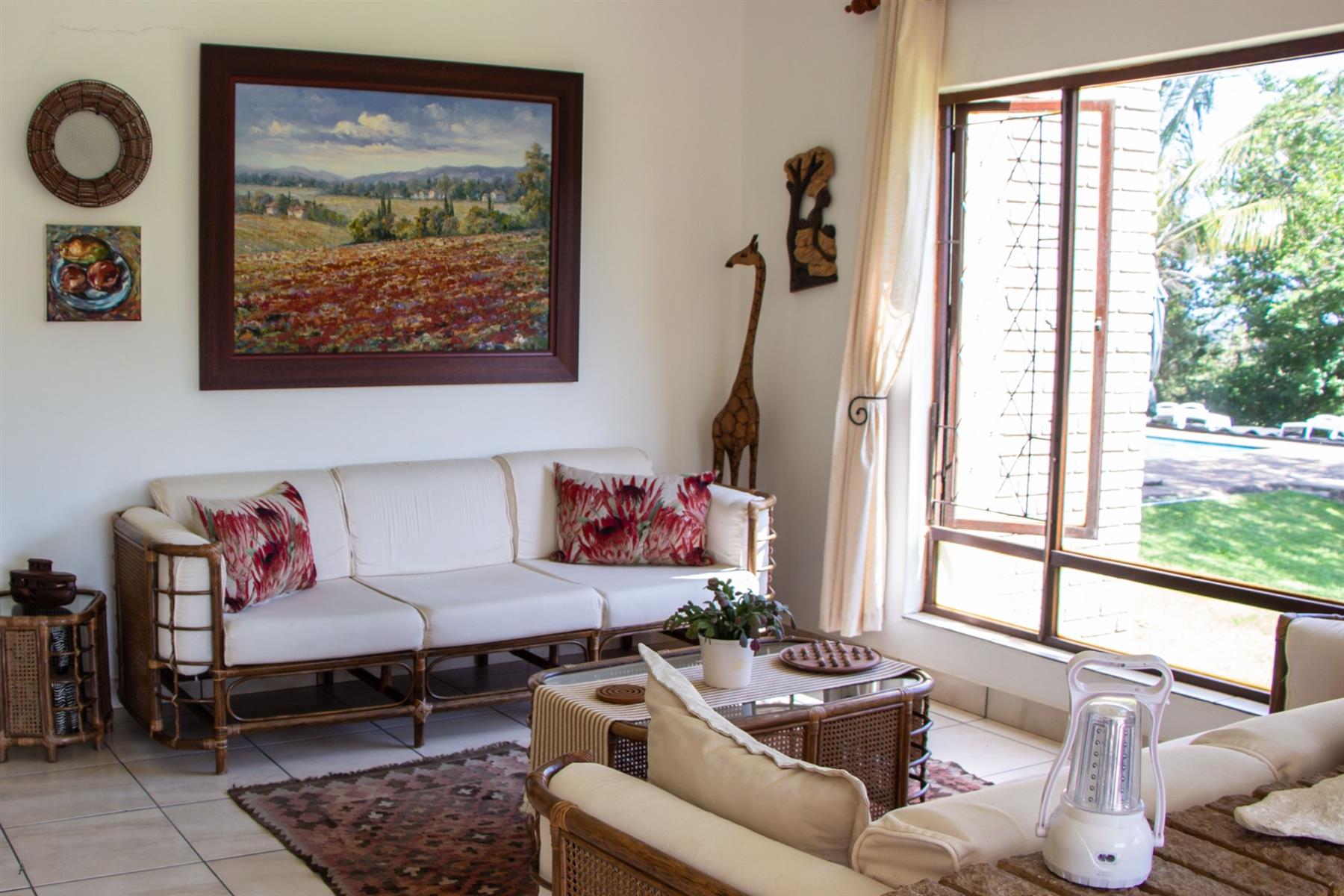 Beautifully Smallholding with 5 bedrooms,4 bathrooms, 2 flatlets surrounded by Nature and Serenity