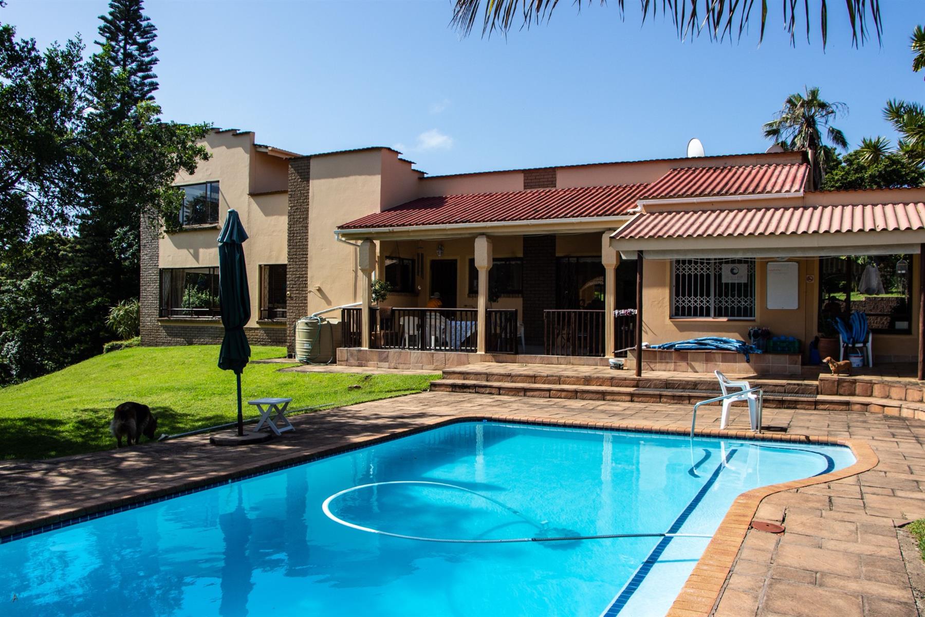 Beautifully Smallholding with 5 bedrooms,4 bathrooms, 2 flatlets surrounded by Nature and Serenity