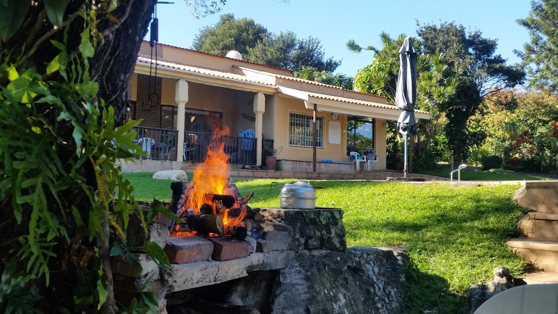 Beautifully Smallholding with 5 bedrooms,4 bathrooms, 2 flatlets surrounded by Nature and Serenity