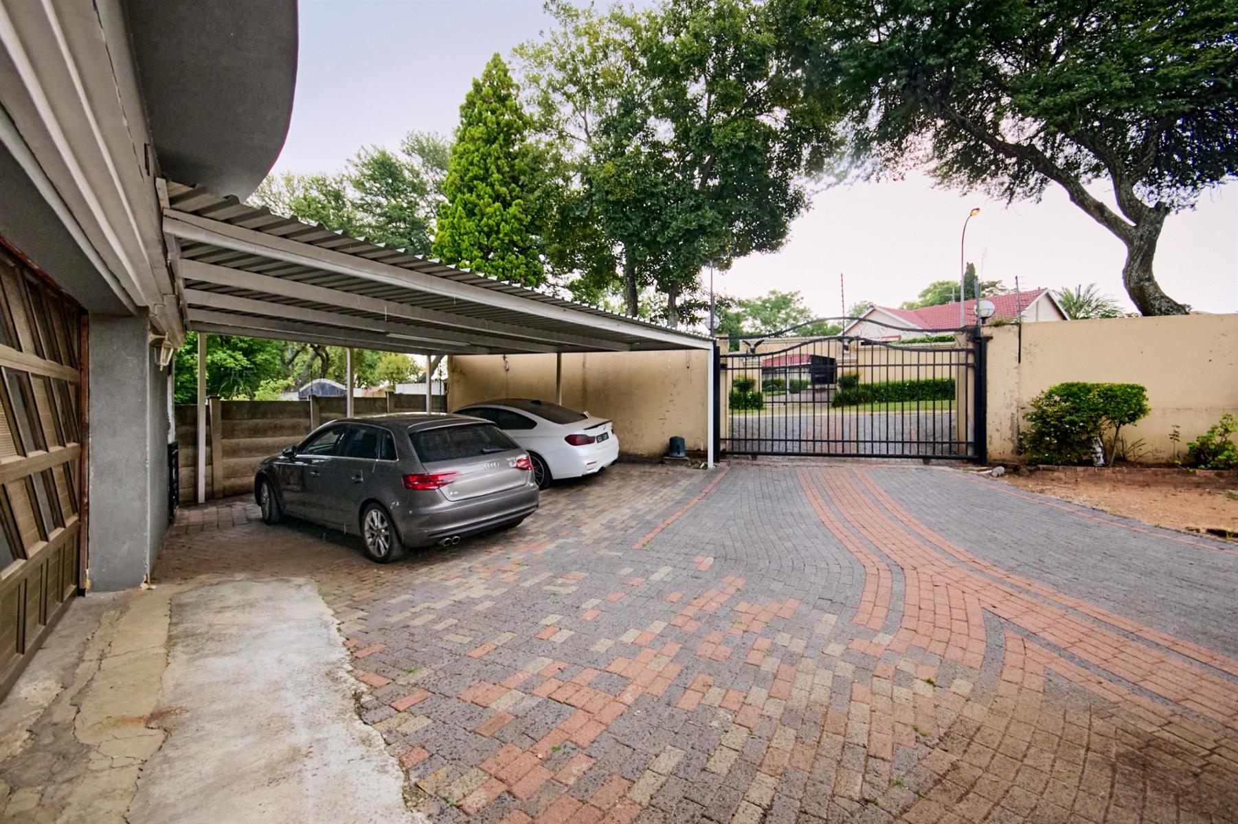 An Exceptional Residence in Vorna Valley Midrand For Sale