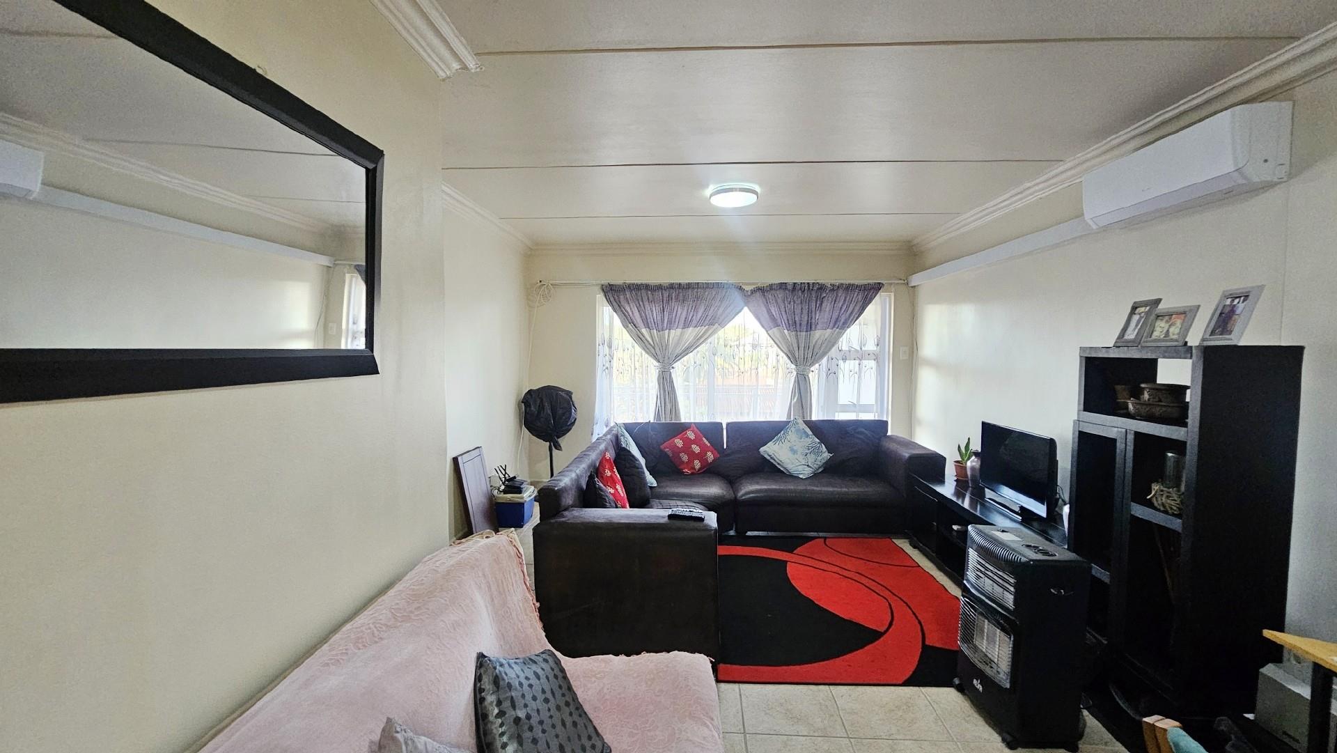 Apartment For Sale in Shelly Beach, Margate, KwaZulu Natal