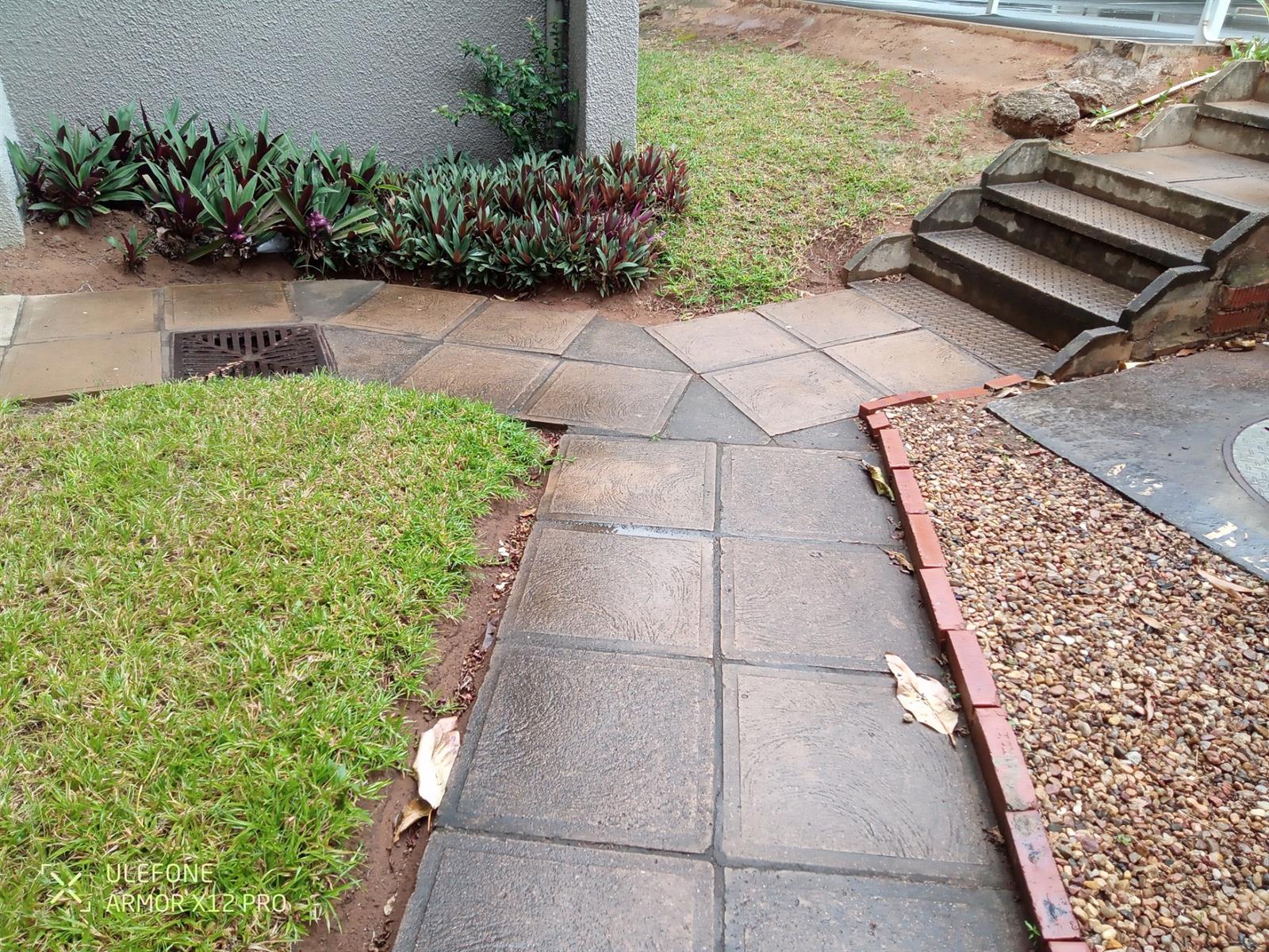 Opposite Greyville Racecourse, walking distance to university, schools and close to Avondale spar.