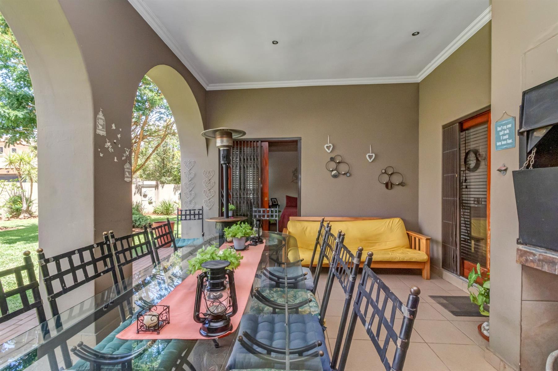 House for sale in Broadacres, Sandton, 295 m²
