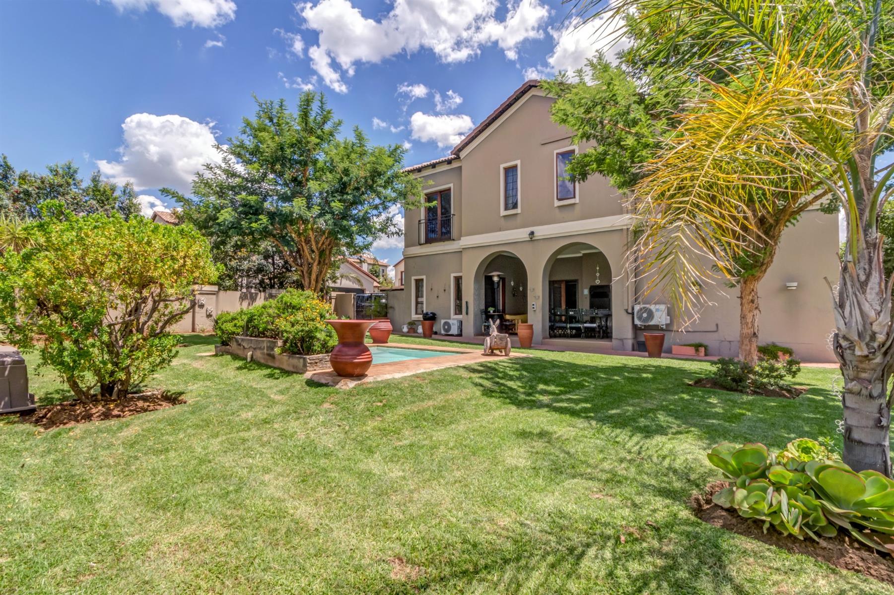 House for sale in Broadacres, Sandton, 295 m²