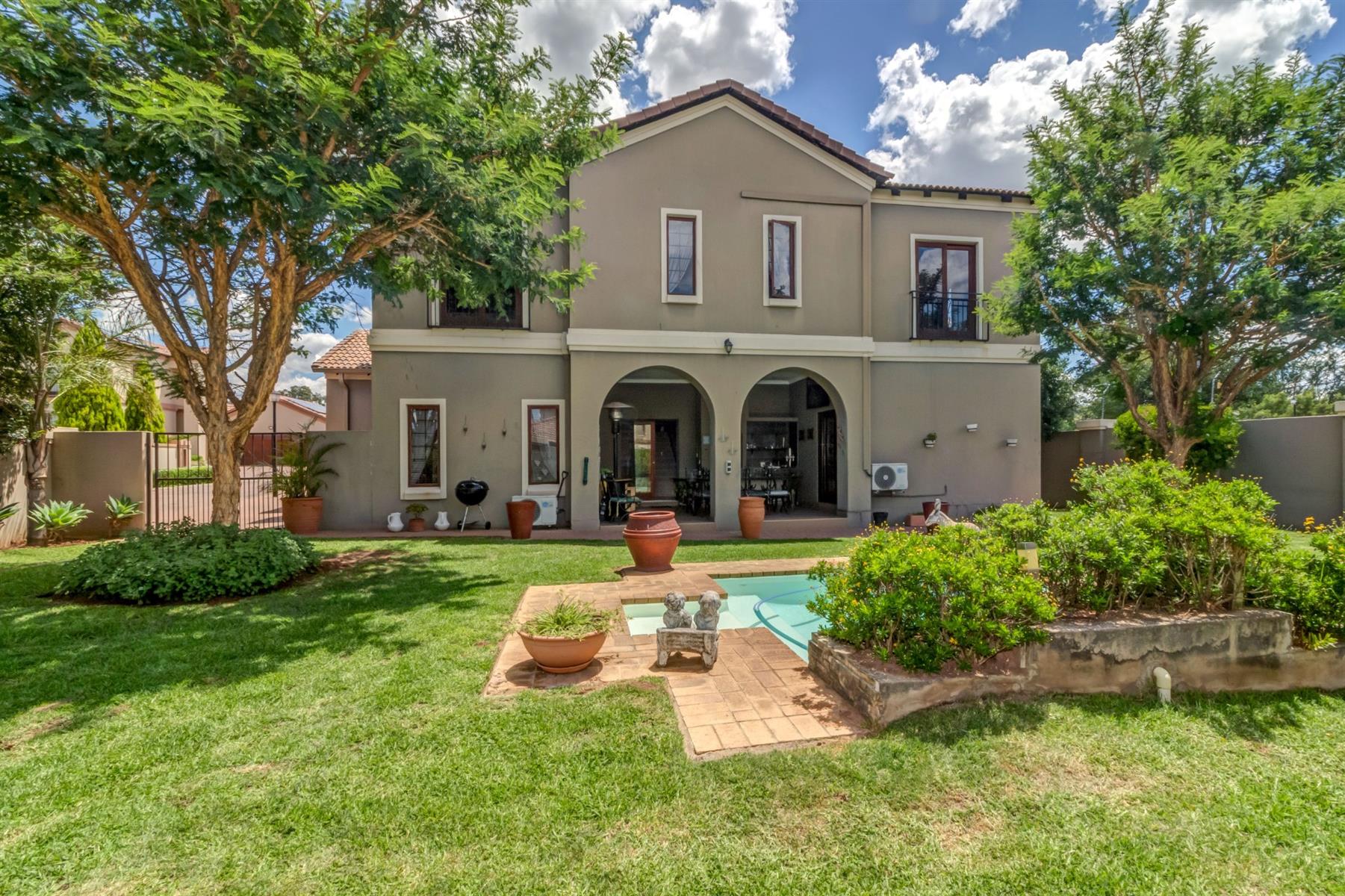 House for sale in Broadacres, Sandton, 295 m²