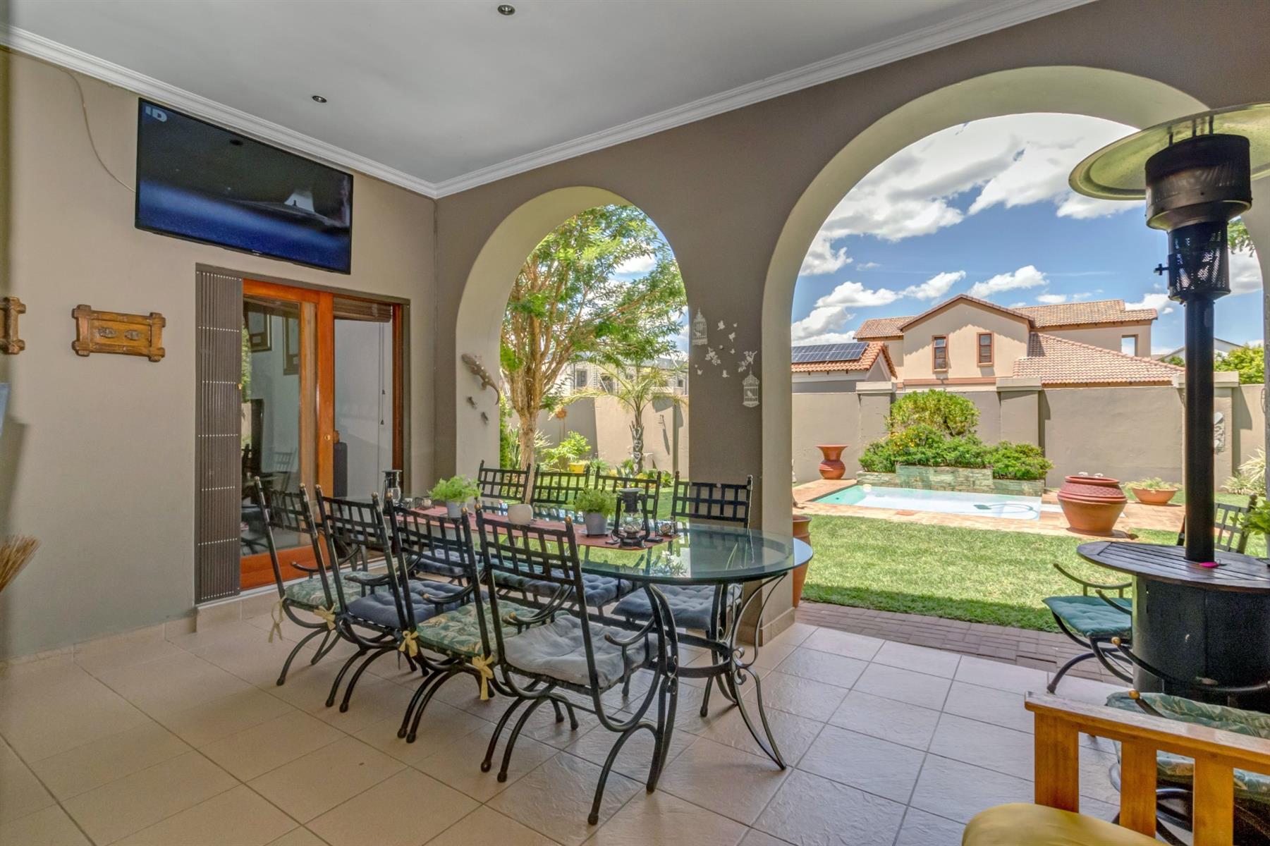 House for sale in Broadacres, Sandton, 295 m²