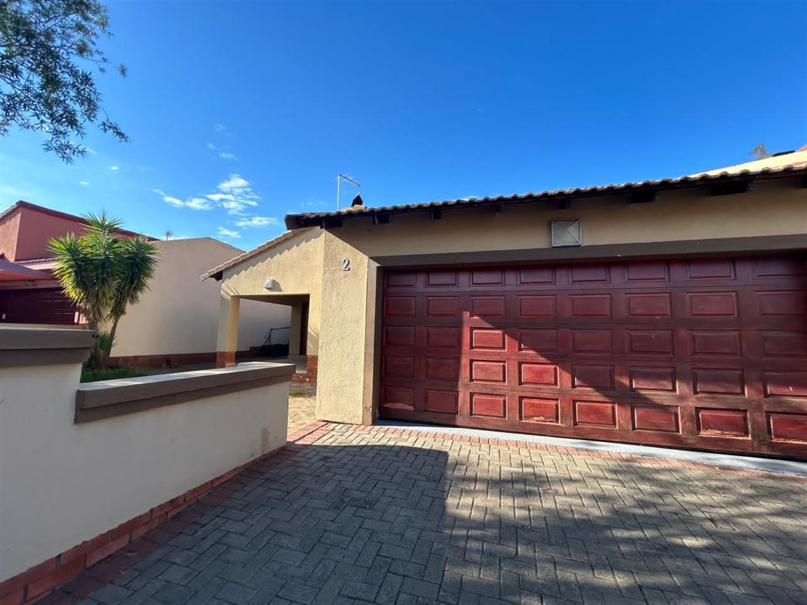 Townhouse in popular area.