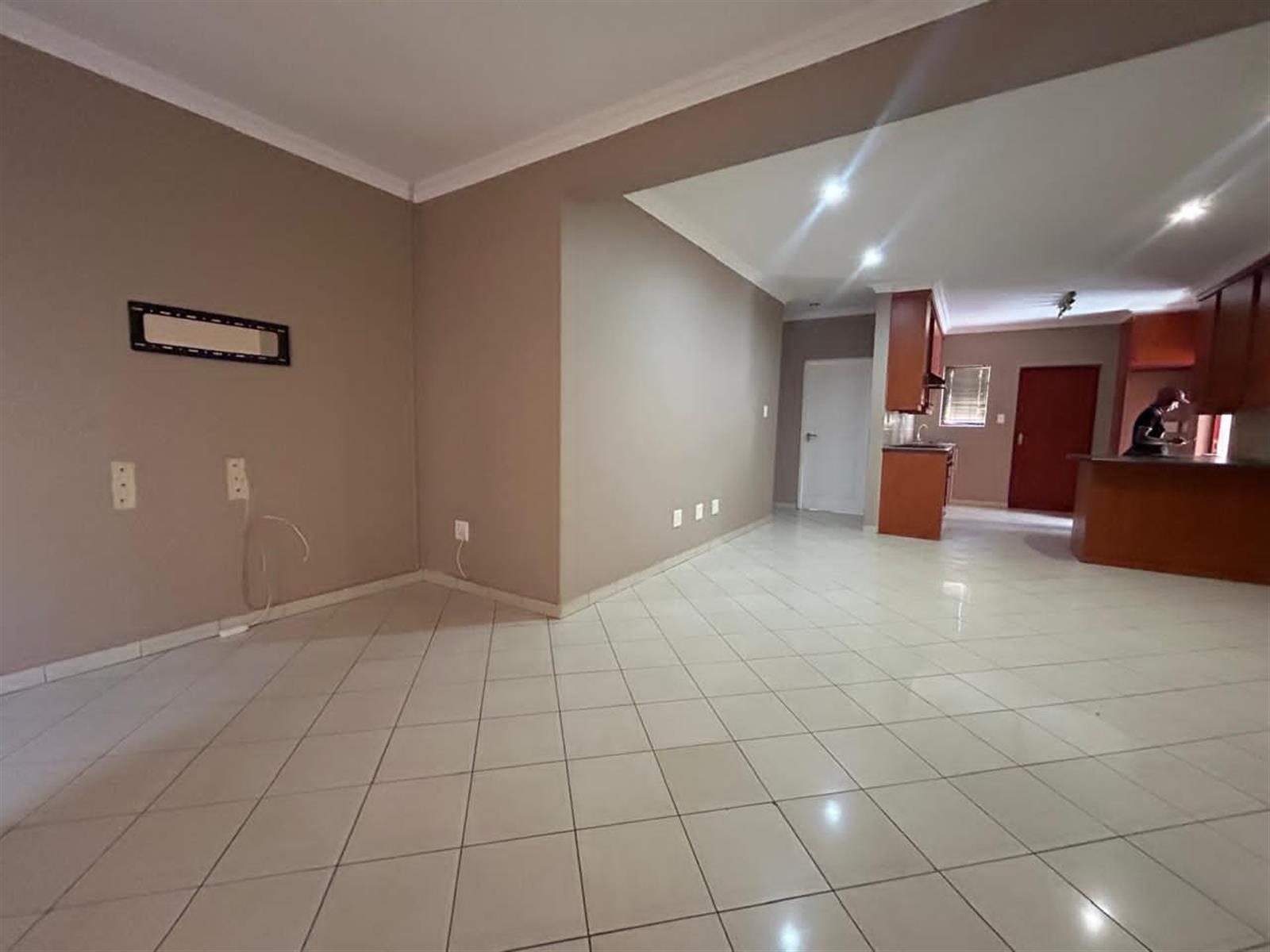 Townhouse in popular area.
