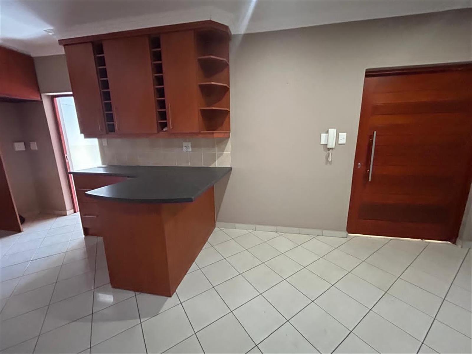 Townhouse in popular area.