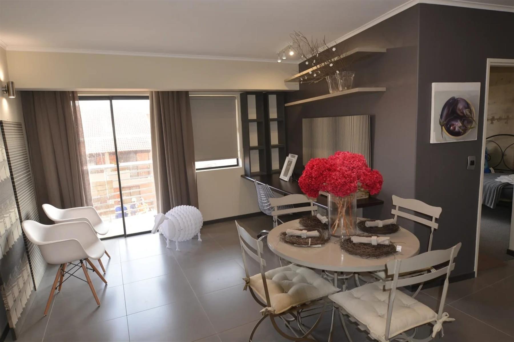 Beautiful 2 Bedroom Apartment for Sale in Hatfield, Pretoria