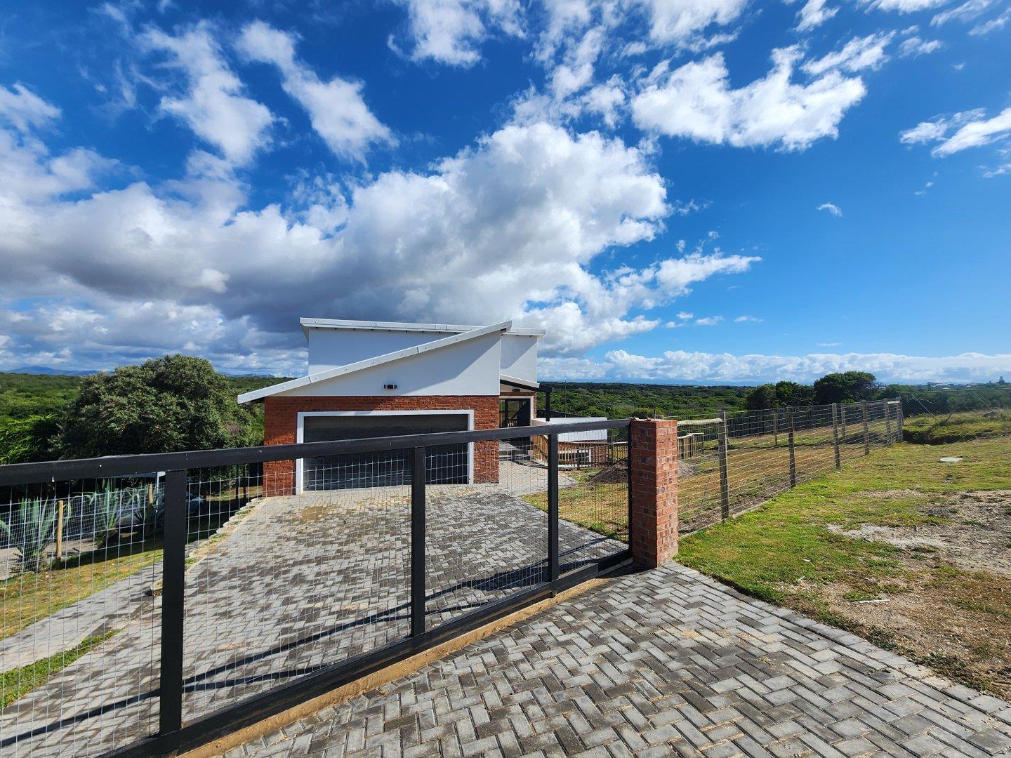 House For Sale in Jeffreys Bay