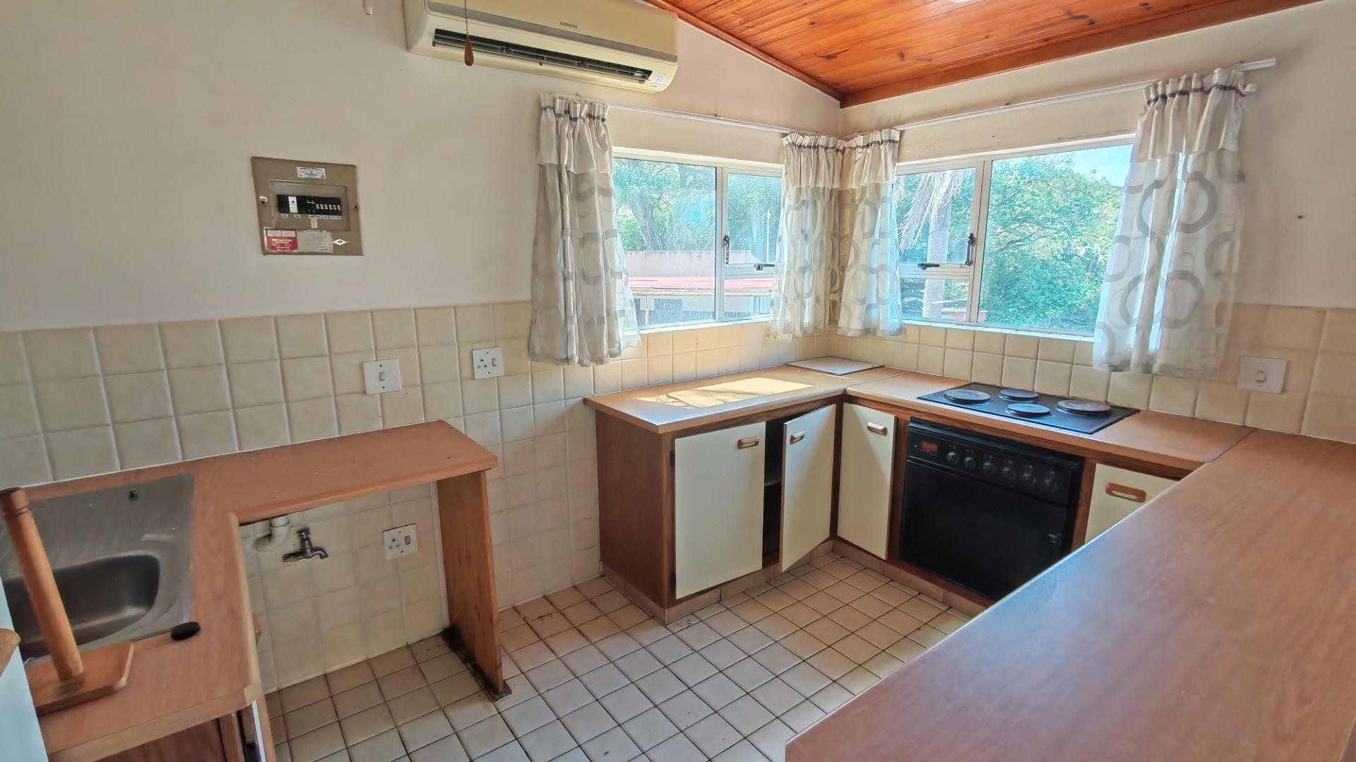 Fixer Upper Value Offering in Margate!  3 bedroom, 2 Bath townhouse