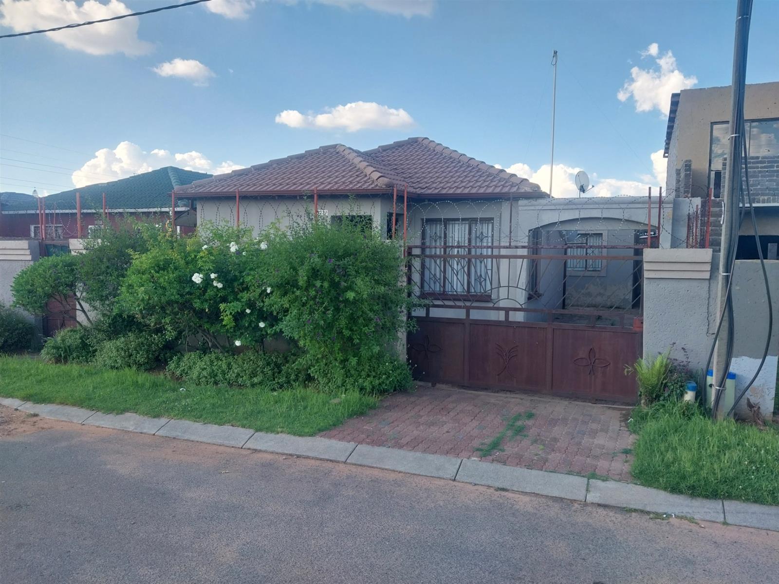 2 Bedroom House For Sale in Riverlea, Johannesburg