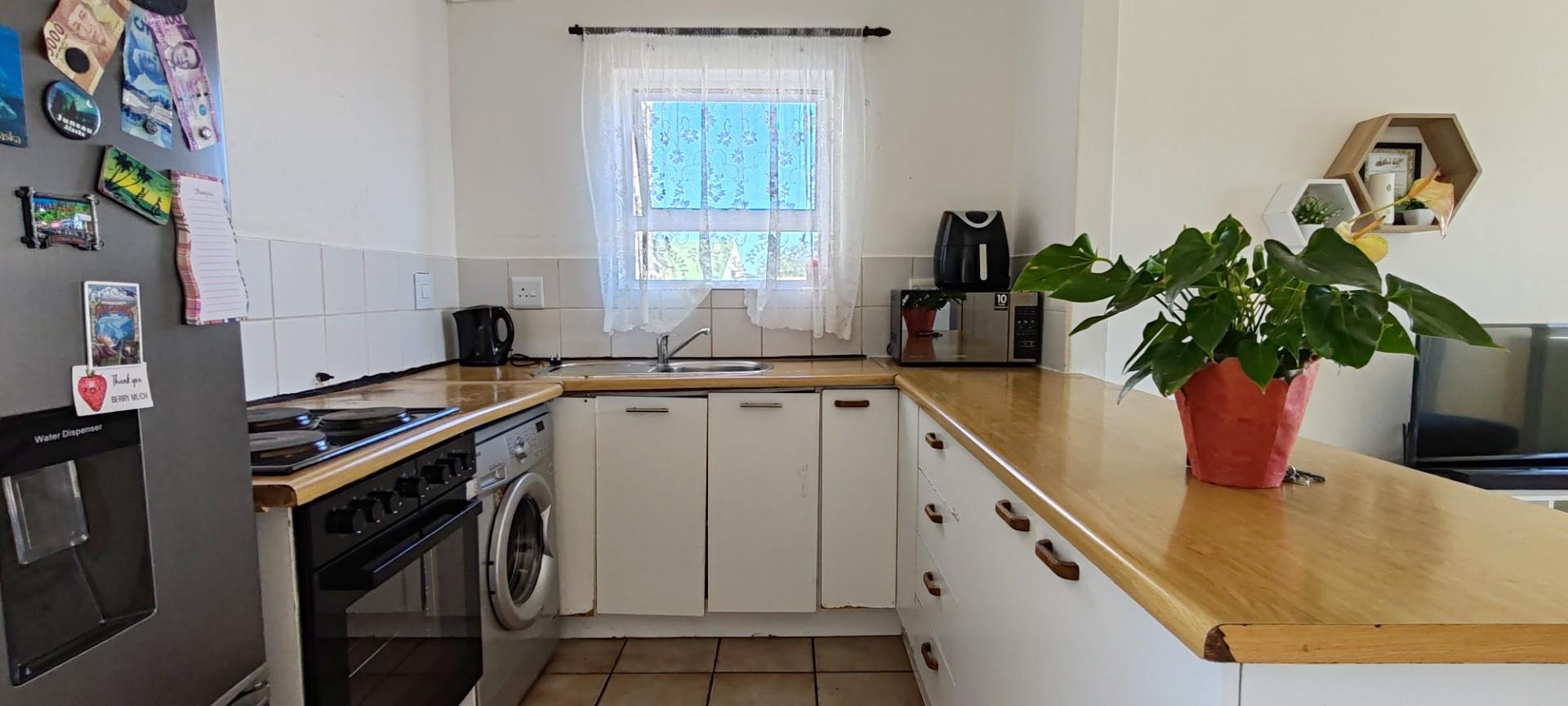 Modern First-Floor Corner Apartment in Sought-After Madison Square Gardens, Parklands