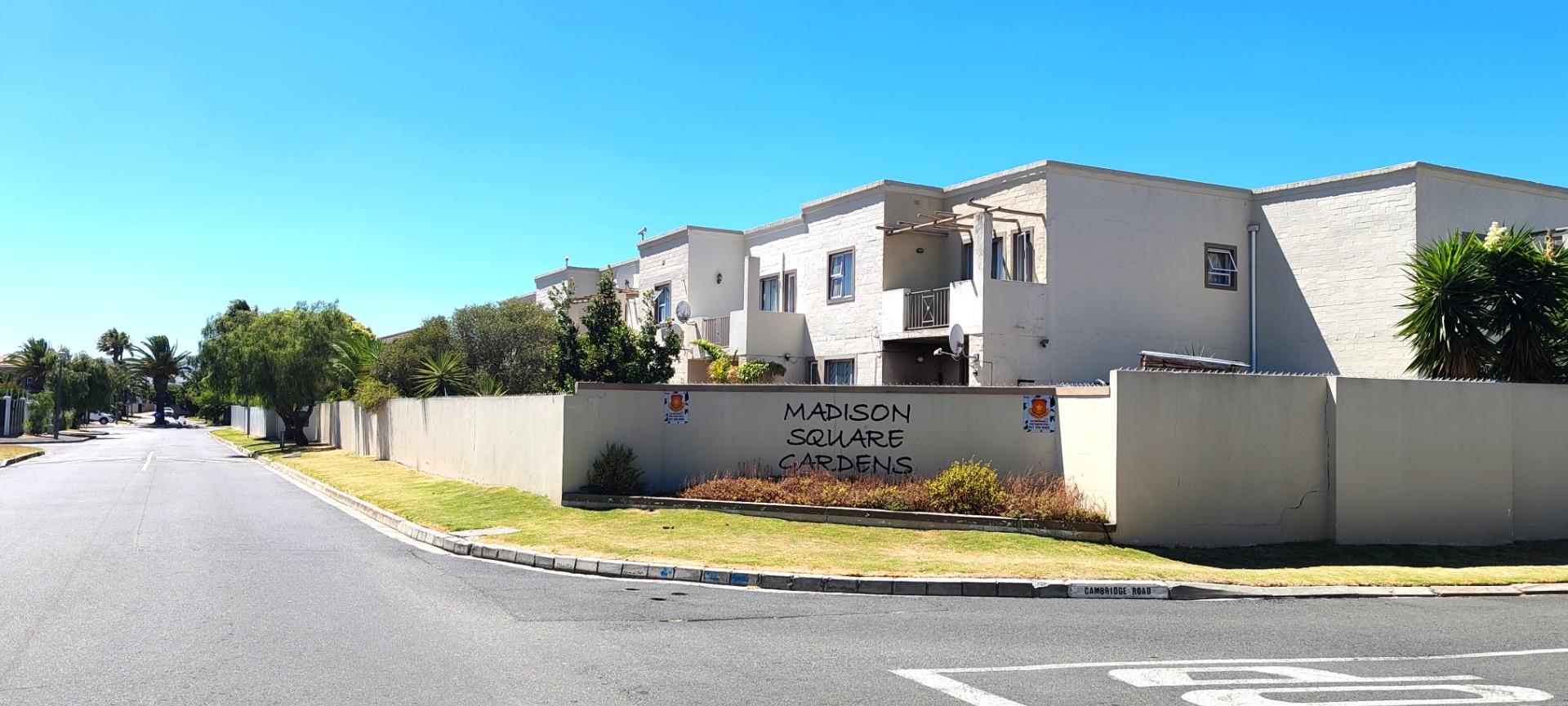 Modern First-Floor Corner Apartment in Sought-After Madison Square Gardens, Parklands