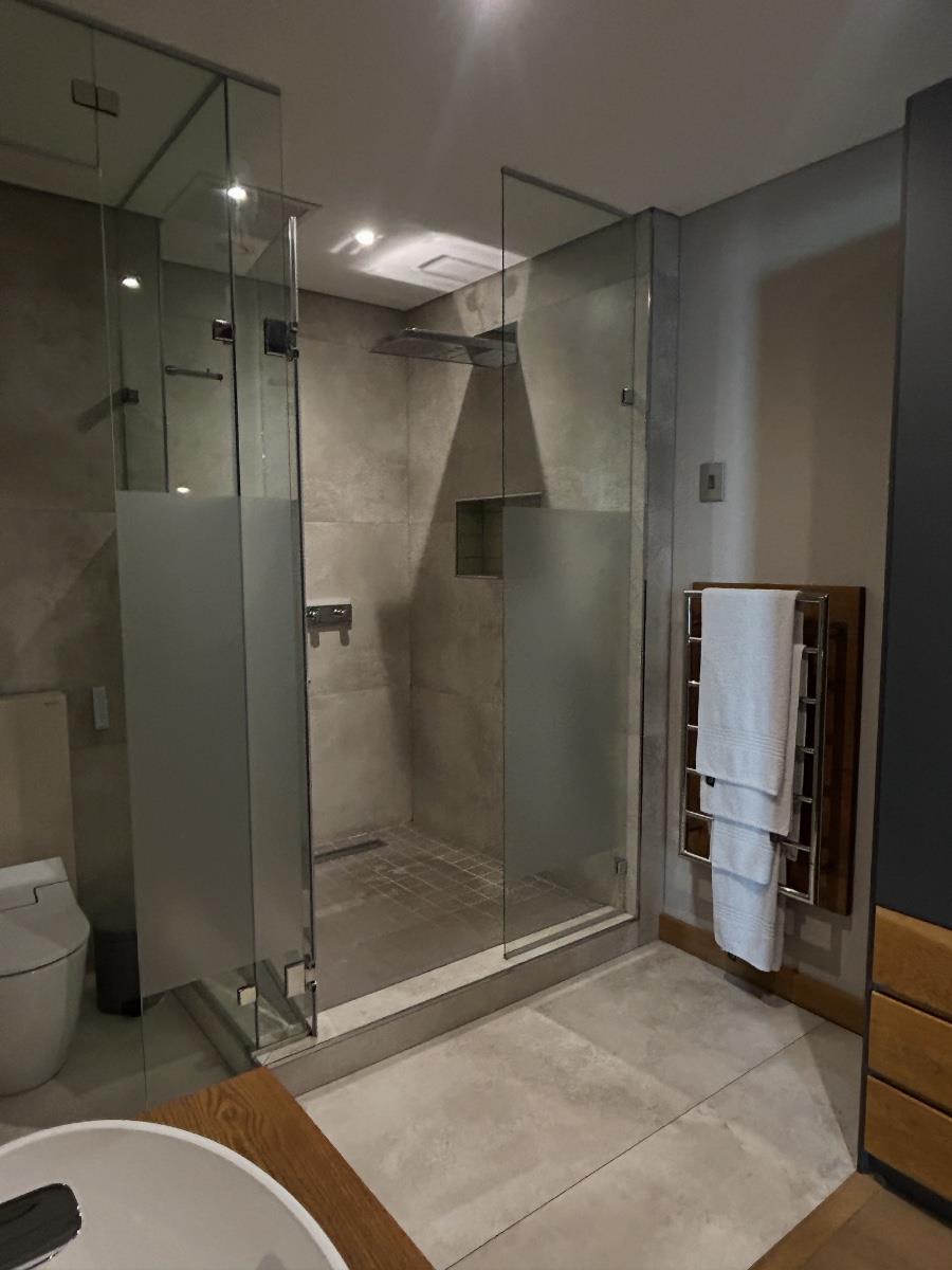 Sophisticated Elegant Ambience One-Bedroom Living (Furnished)