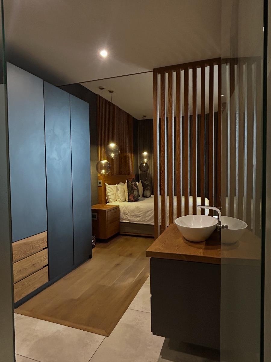 Sophisticated Elegant Ambience One-Bedroom Living (Furnished)