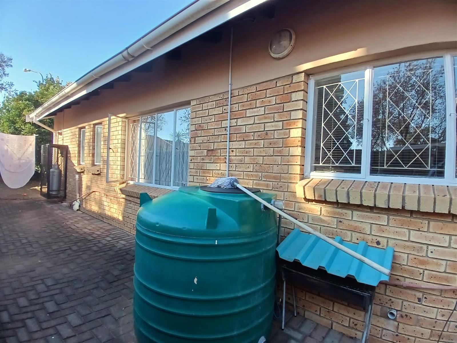 3 Bedroom Townhouse For Sale in Pioneer Park