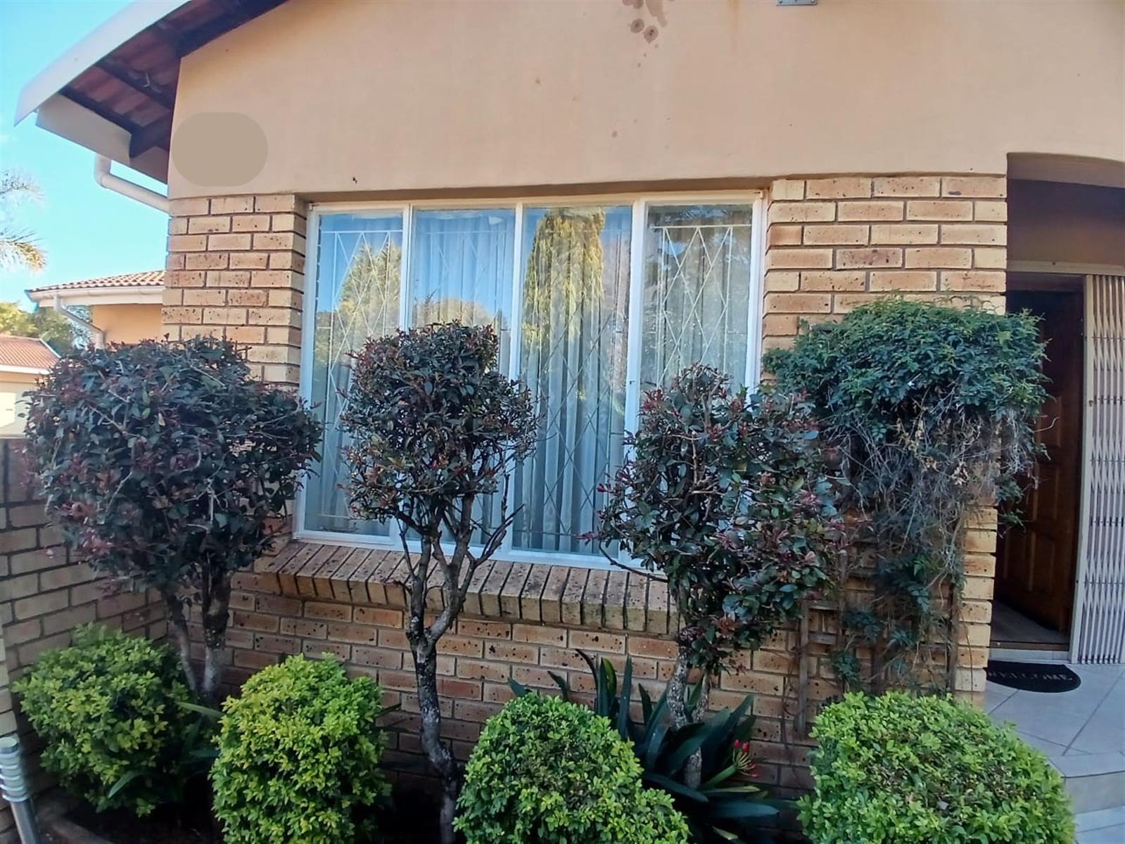3 Bedroom Townhouse For Sale in Pioneer Park