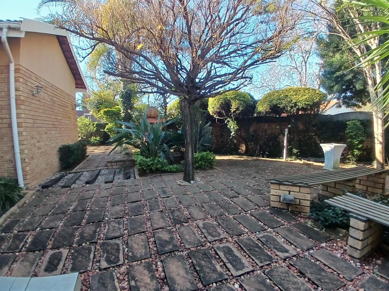 3 Bedroom Townhouse For Sale in Pioneer Park