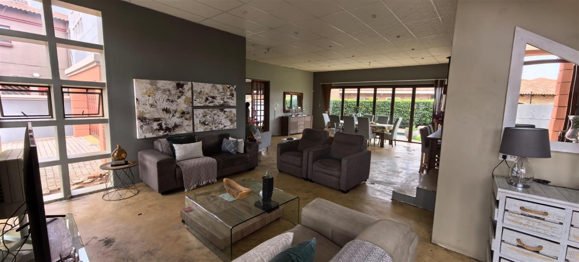 House for sale in Roylglen Gardens, Kimberley, 48a Nooitgedacht Street, Roylglen Gardens, Kimberley, Northern Cape, 598 m²