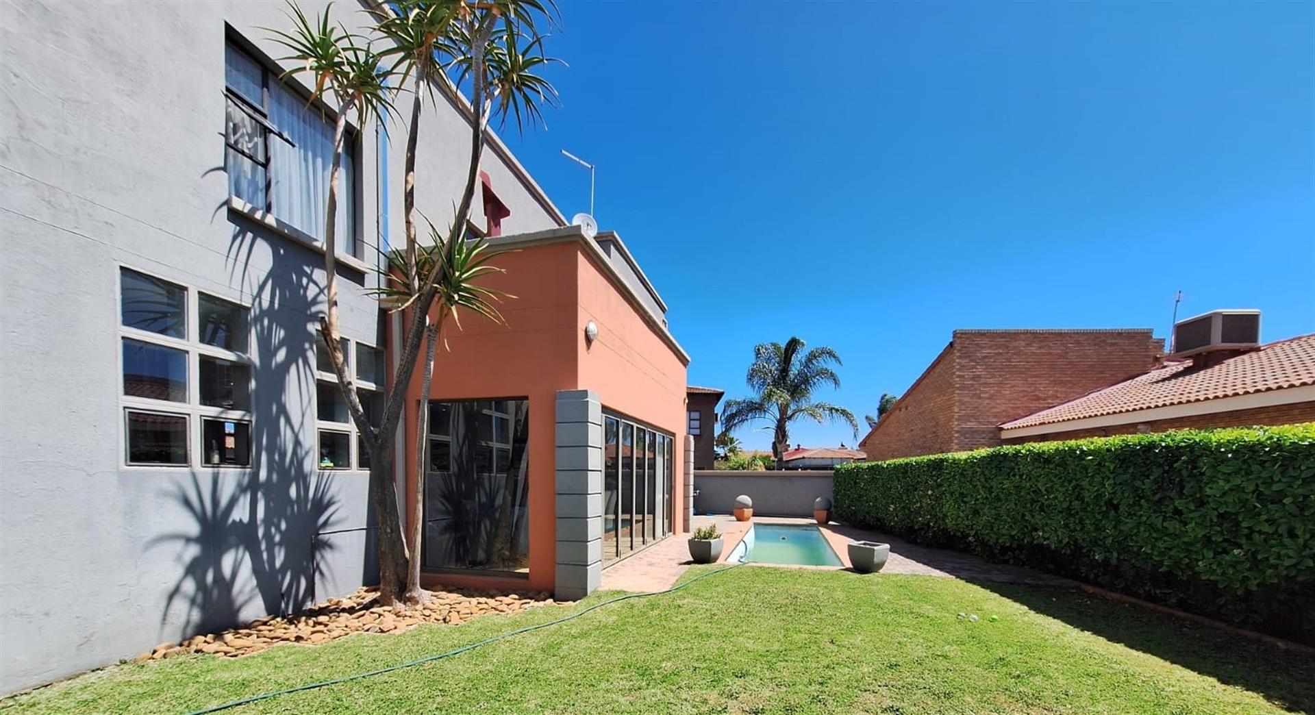 House for sale in Roylglen Gardens, Kimberley, 48a Nooitgedacht Street, Roylglen Gardens, Kimberley, Northern Cape, 598 m²