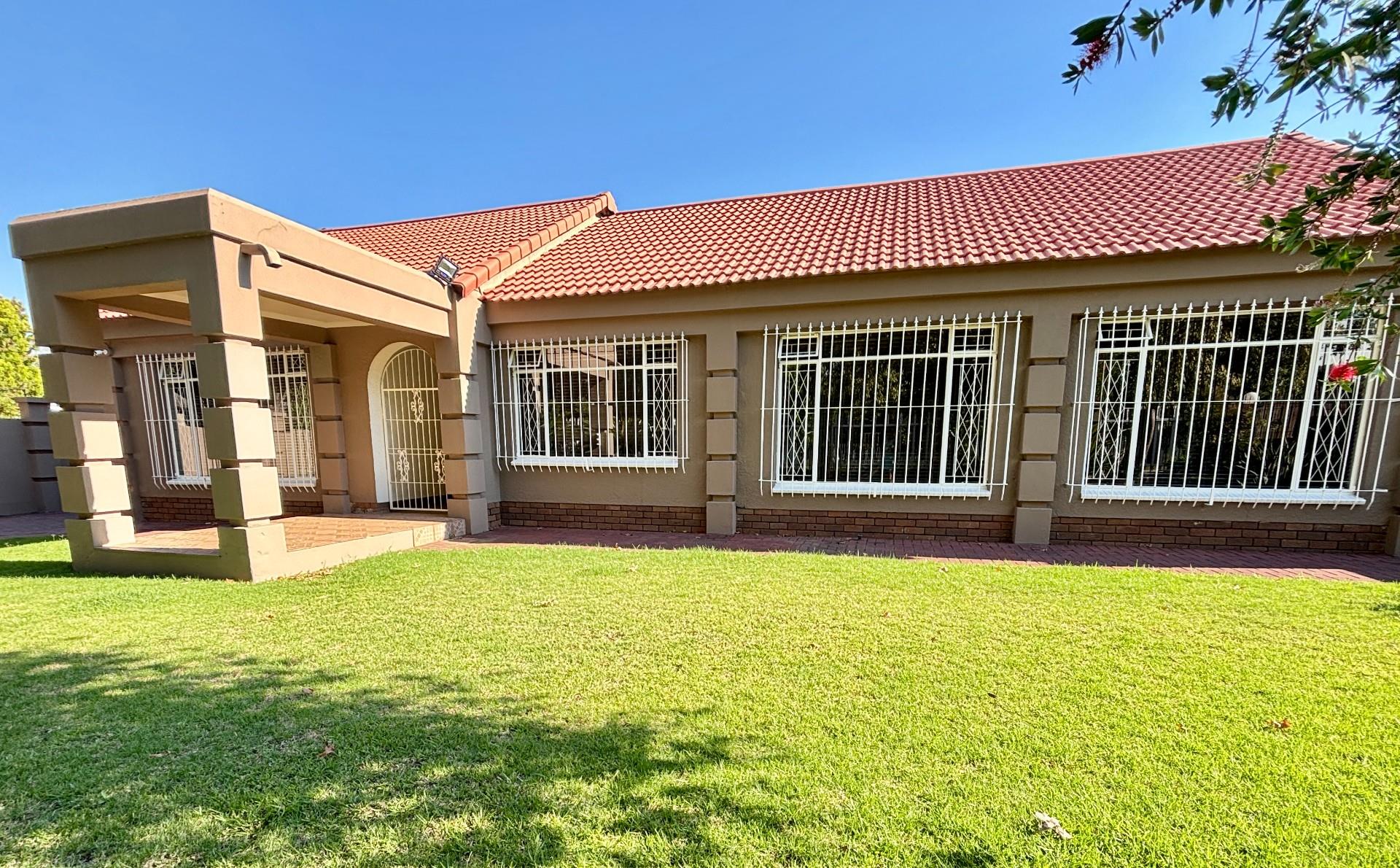 Modern house for sale - Vaalpark