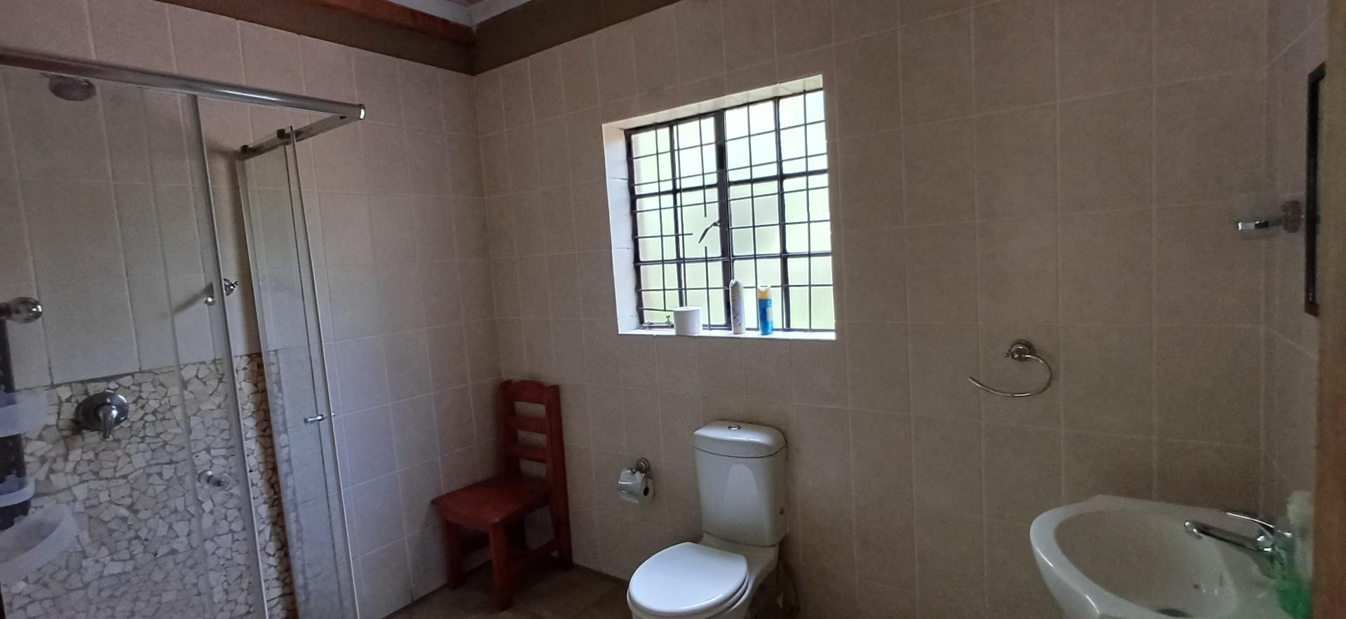 CHARMING TWO BEDROOM HOUSE WITH EASY ACCESS TO MAIN ROAD