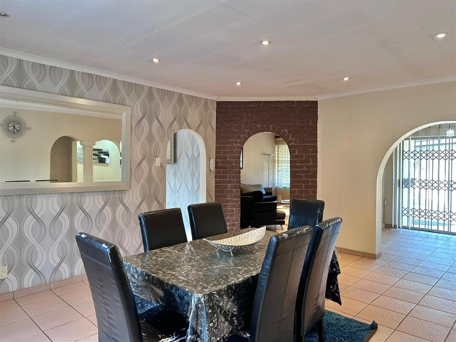 Beautifully Designed Family Home in Prime Huttenheights.