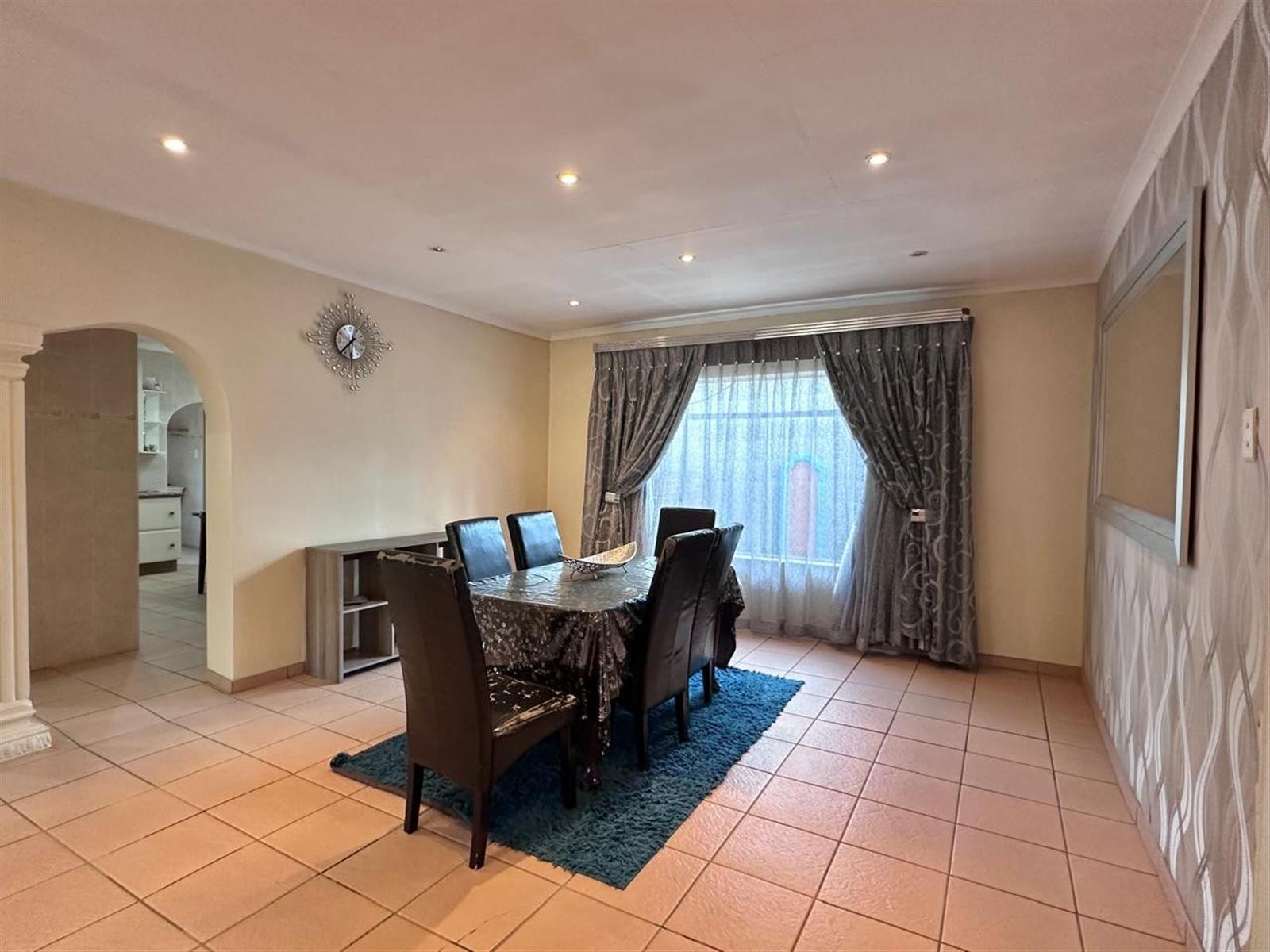 Beautifully Designed Family Home in Prime Huttenheights.