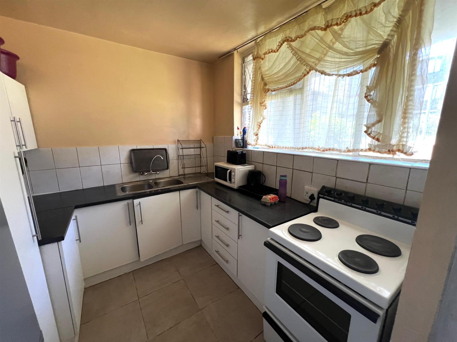 1.5 Bedroom For Sale in Windsor West