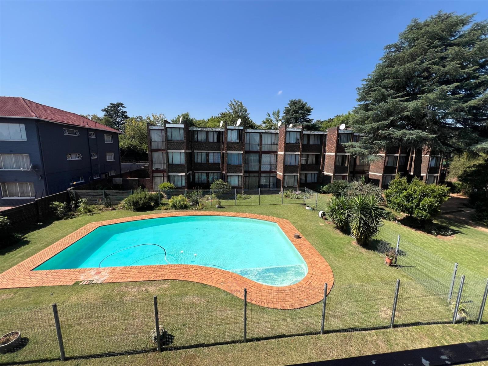 1.5 Bedroom For Sale in Windsor West
