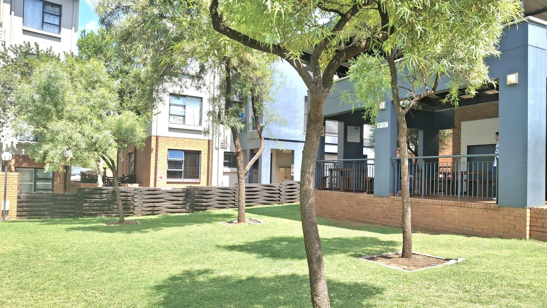 Quiet Top-Floor Living with Space, Light and Privacy