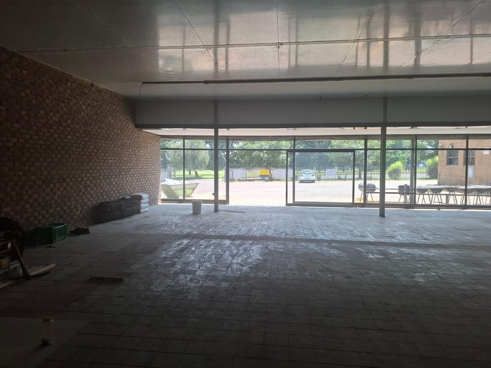 Commercial space To Let