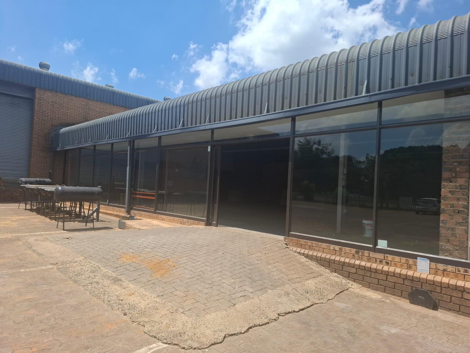 Commercial space To Let