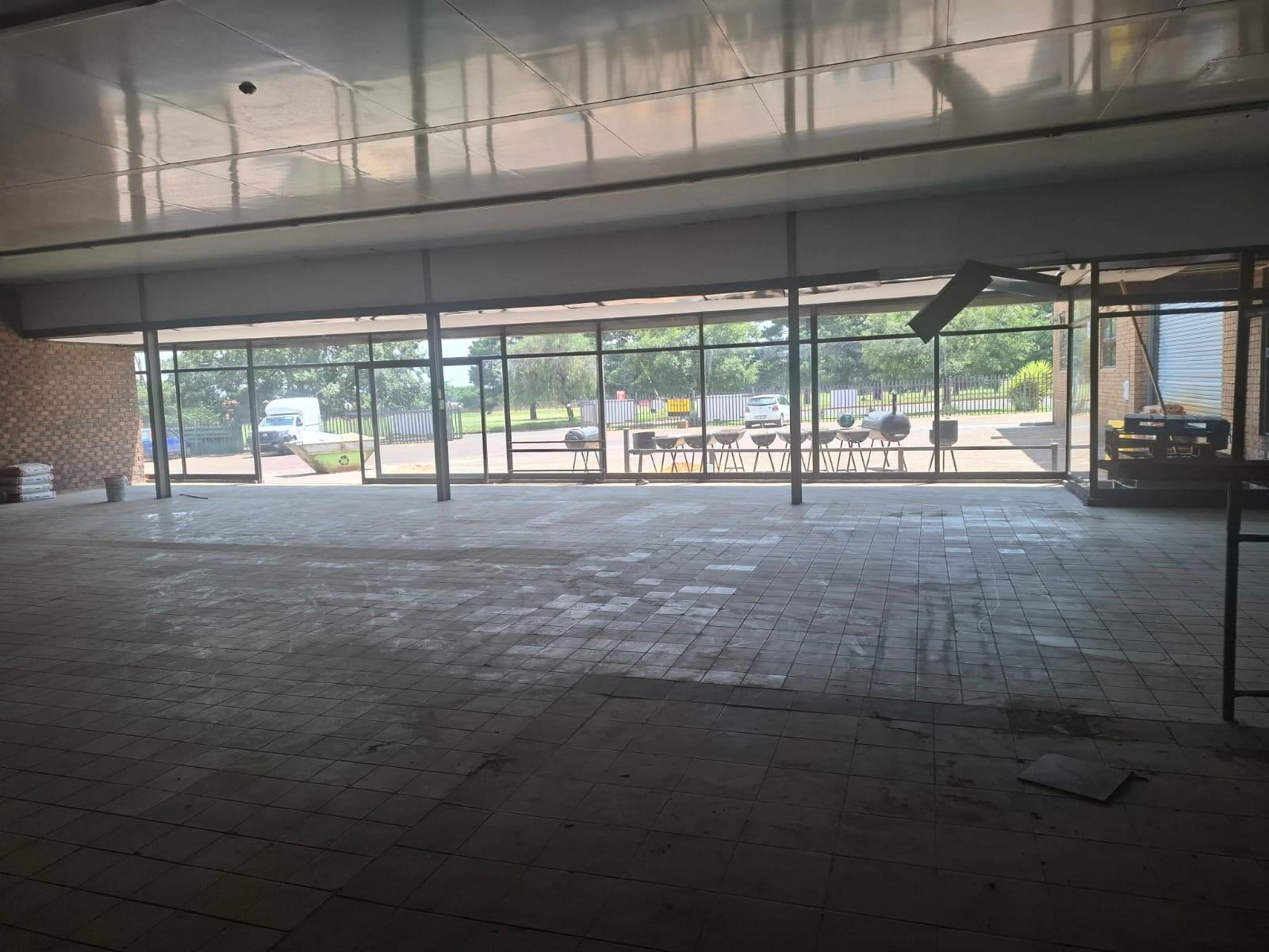 Commercial space To Let