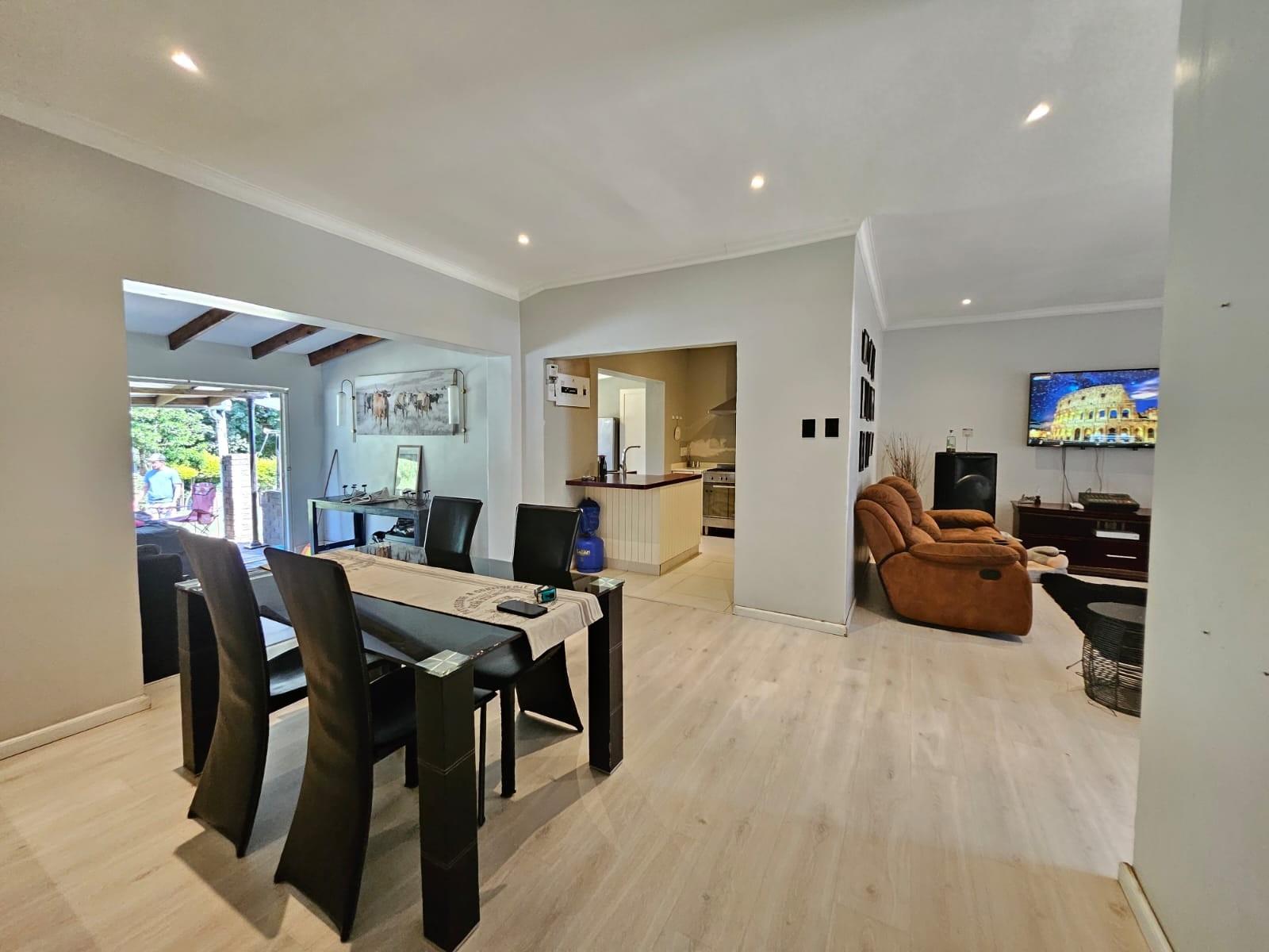 House For Sale in Athlone Park, Amanzimtoti, KwaZulu Natal