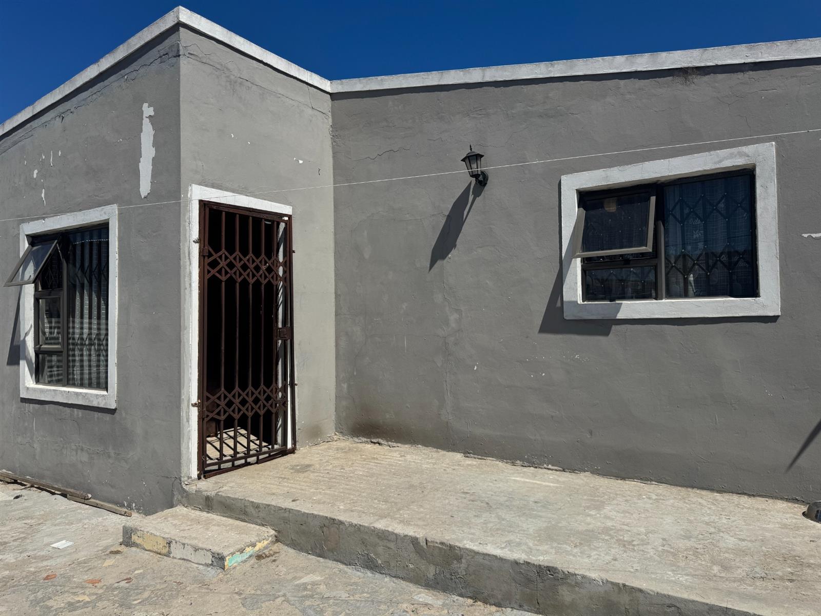 Spacious 2 Bedroom Home For Sale in Delft