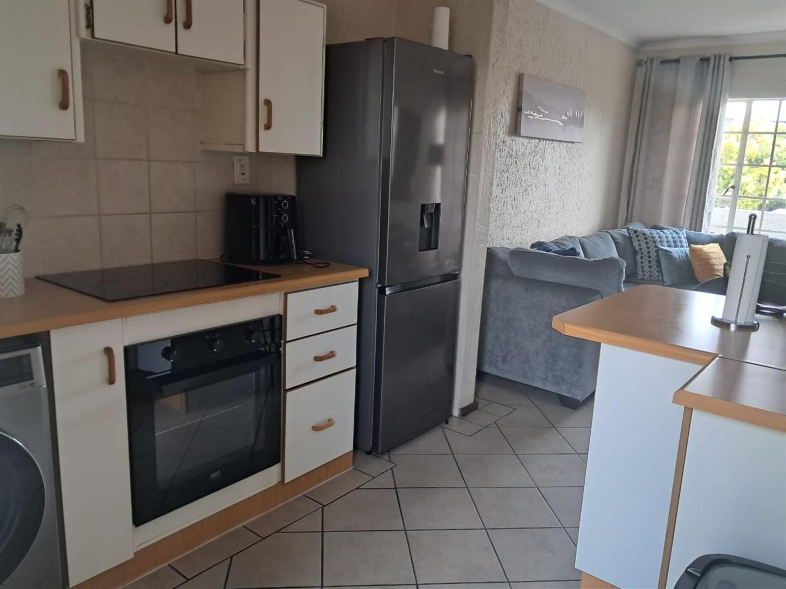 Beautiful 2-Bedroom Upstairs Unit in Secure Complex