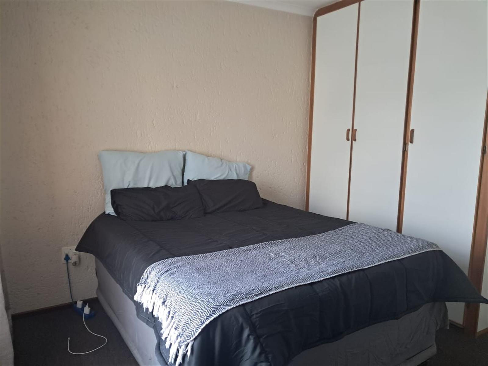 Beautiful 2-Bedroom Upstairs Unit in Secure Complex
