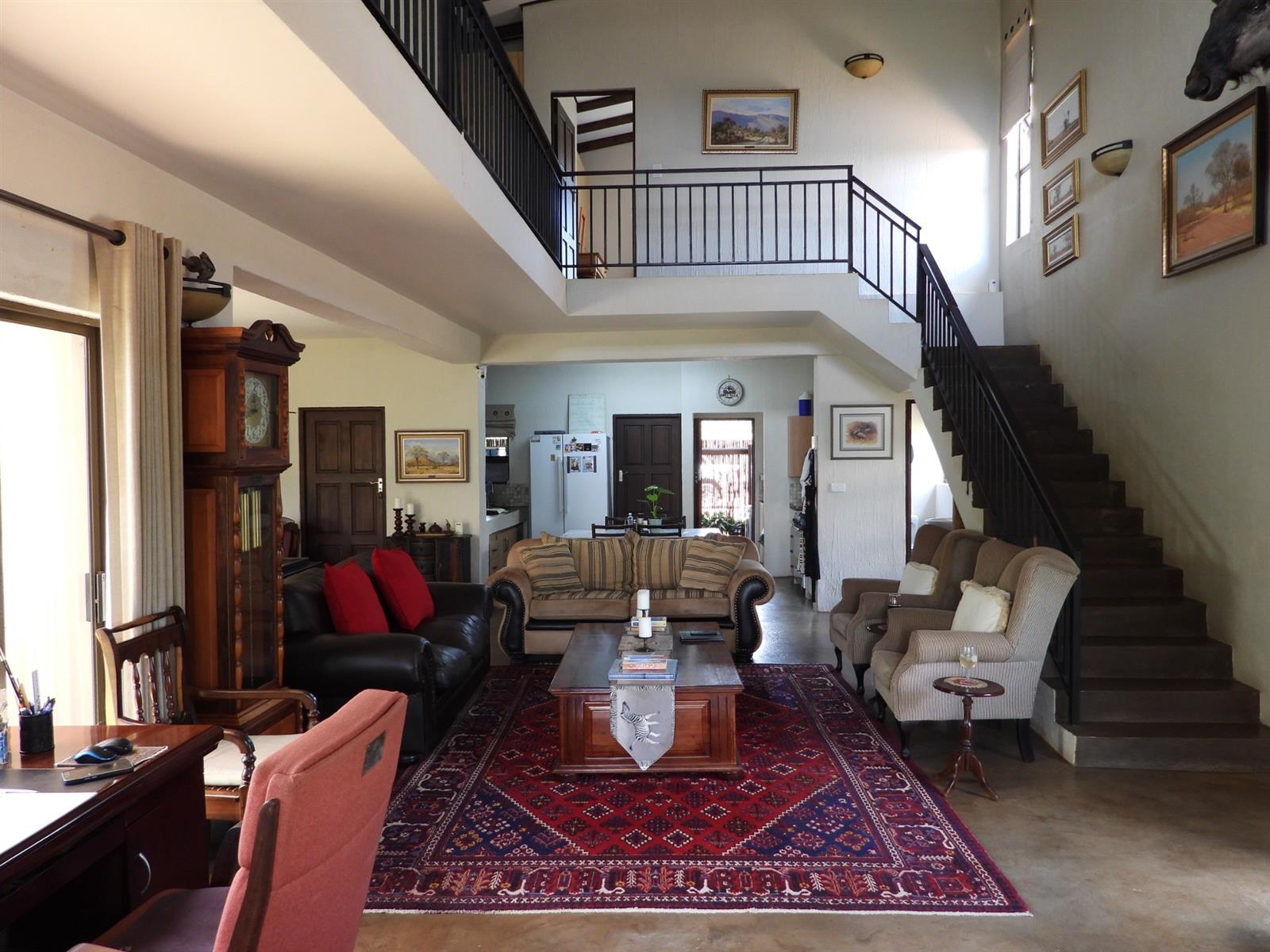Private Wildlife Estate Living with Modern Comforts and Guest Cottage