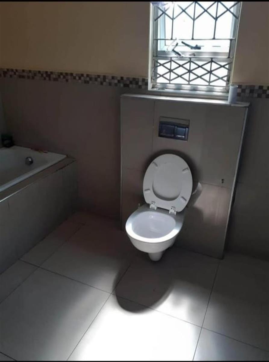 House For Sale in Samora Machel, Philippi.