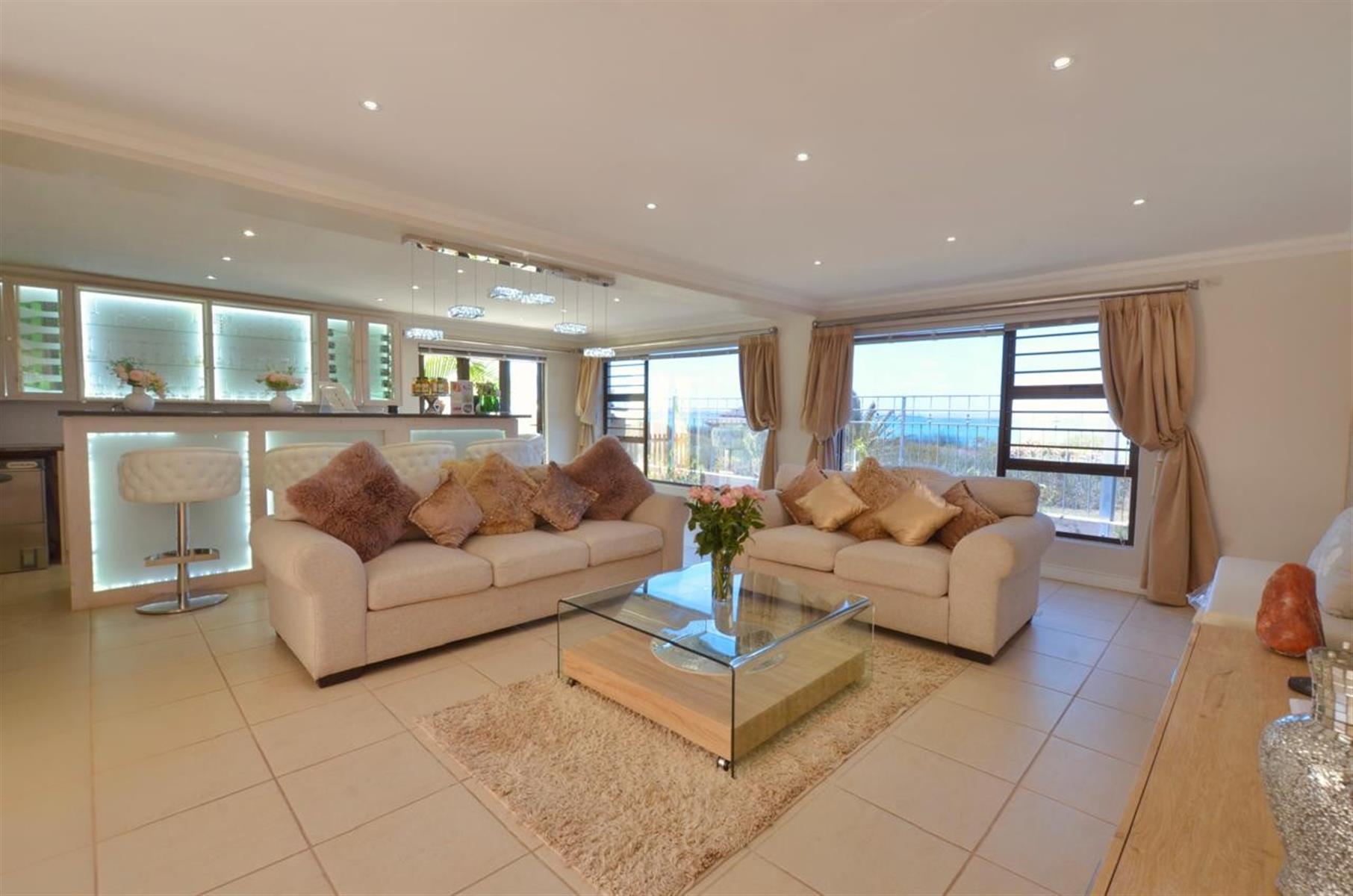 Rare Absolute Beachfront 7 Suite Beach House with Spa - Direct Beach Access
