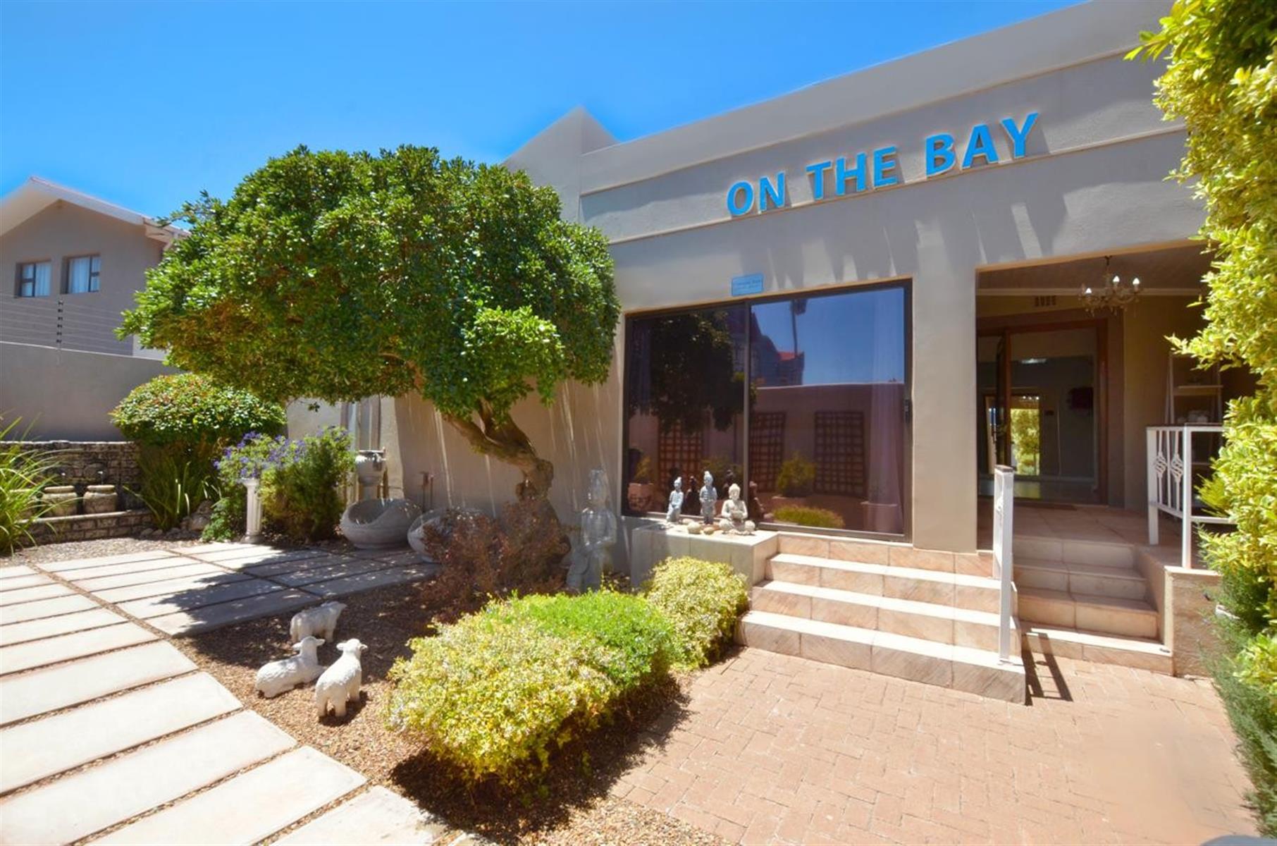 Rare Absolute Beachfront 7 Suite Beach House with Spa - Direct Beach Access