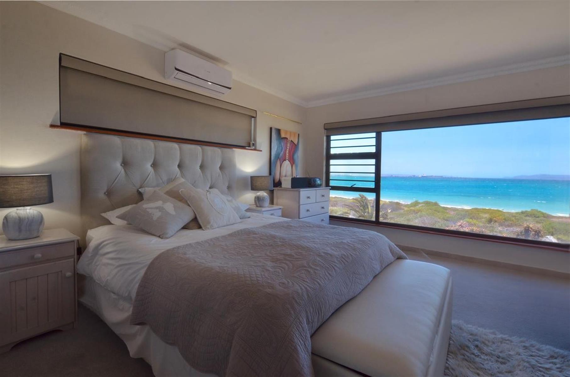 Rare Absolute Beachfront 7 Suite Beach House with Spa - Direct Beach Access